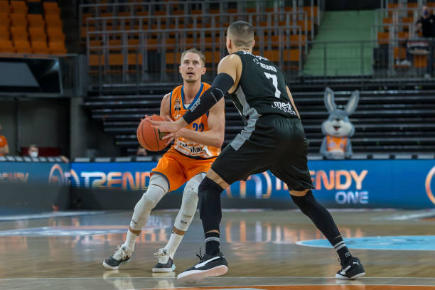 仅让女排主 仅让女排主