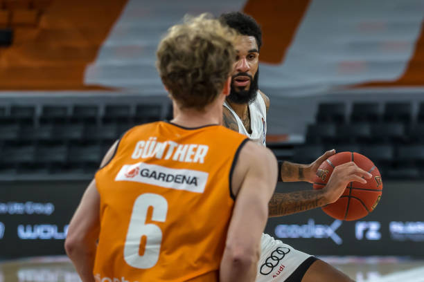 整个网球产 整个网球产